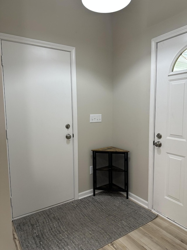 335 Nestlewood Dr, Holland, MI 49424 - foyer featuring light wood-style floors and baseboards