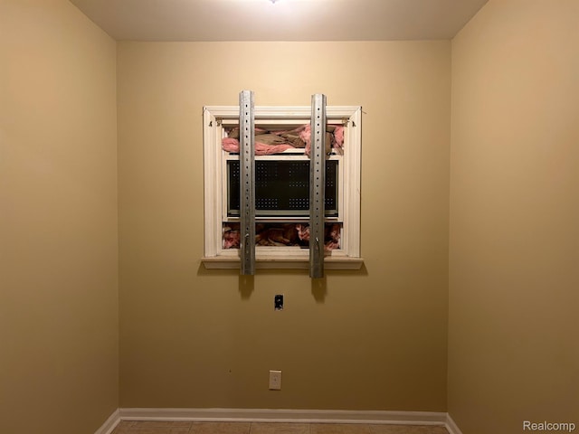 18815 Lancashire St, Detroit, MI 48223 - tiled spare room featuring baseboards