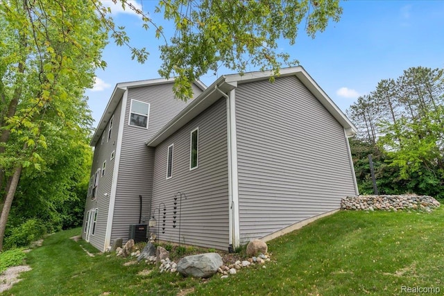 2230 Briar Rdg, Wolverine Lake, MI 48390 - view of side of home featuring a yard