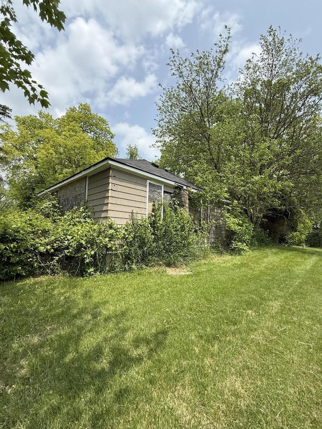 11108 Silver Lake Rd, South Lyon, MI 48178 - view of green lawn