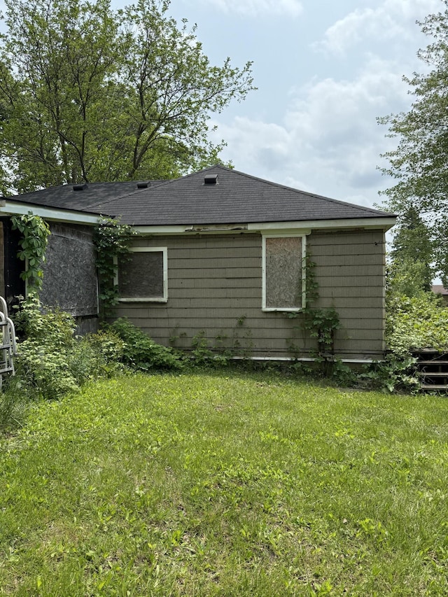 11108 Silver Lake Rd, South Lyon, MI 48178 - back of property featuring a lawn and a shingled roof