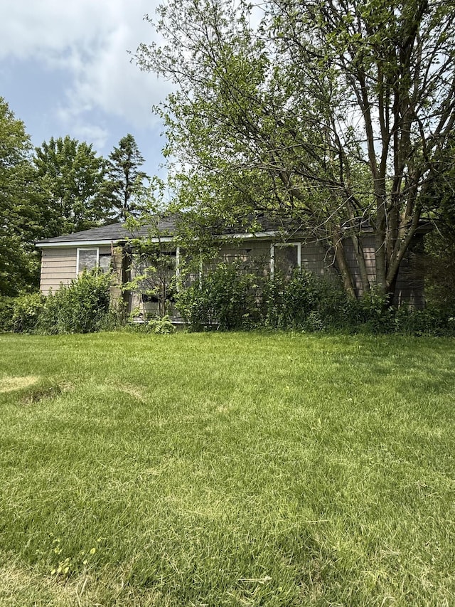 11108 Silver Lake Rd, South Lyon, MI 48178 - view of grassy yard