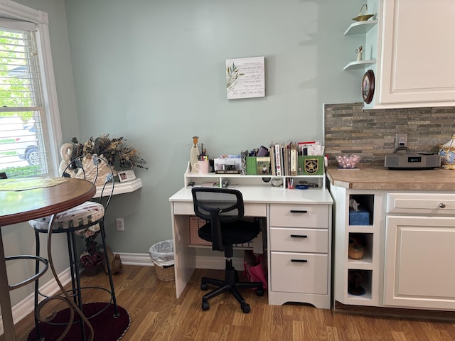 249 Churchgrove Rd, Frankenmuth, MI 48734 - home office with wood finished floors