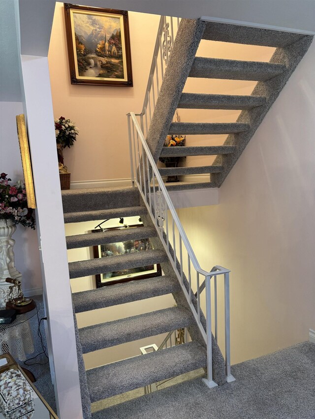 249 Churchgrove Rd, Frankenmuth, MI 48734 - stairs with carpet