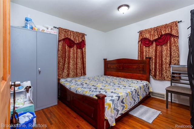 20811 Doepfer Rd, Warren, MI 48091 - bedroom featuring wood finished floors