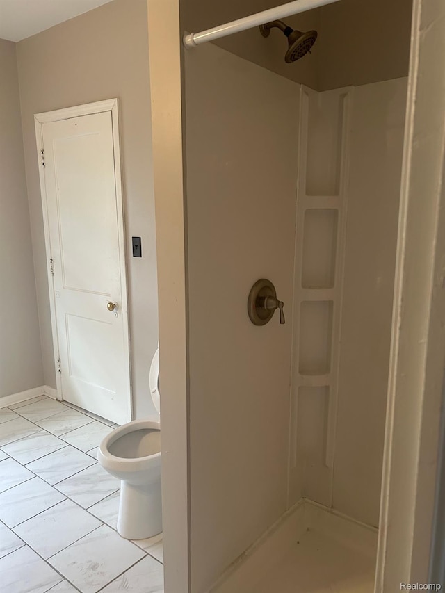 70 Colorado St, Highland Park, MI 48203 - bathroom with a shower, toilet, tile patterned flooring, and baseboards
