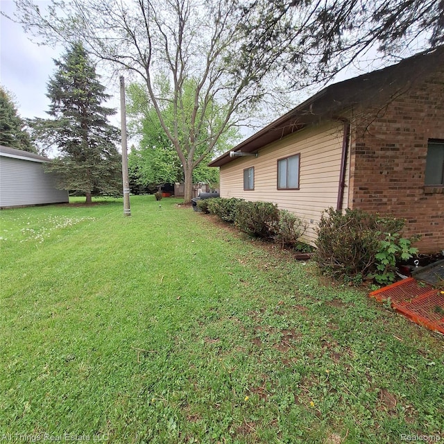 3827 Woodland Dr, Metamora, MI 48455 - view of grassy yard