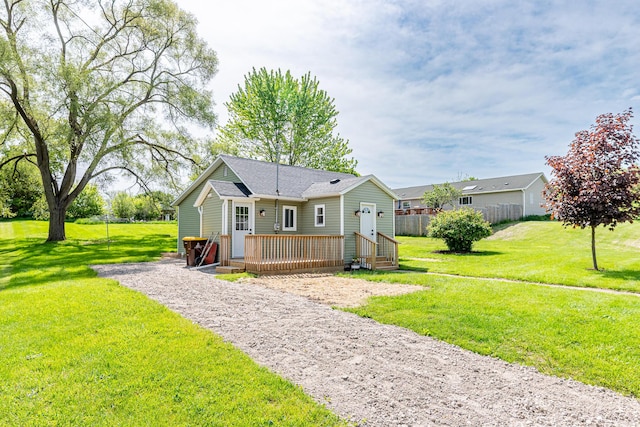 607 S Mill St, Saint Louis, MI 48880 - view of front of home with a deck