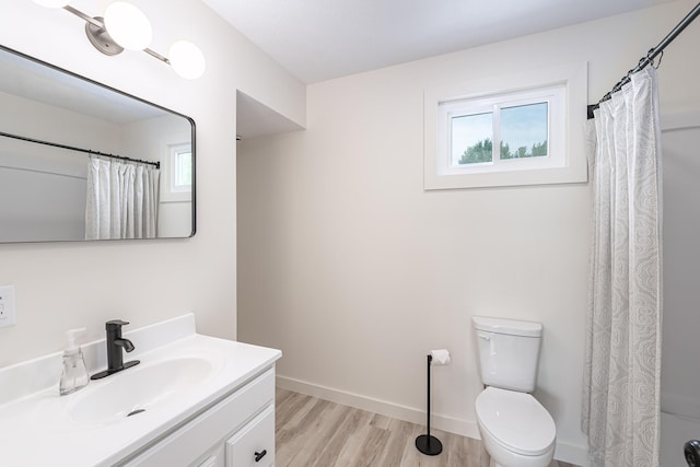 607 S Mill St, Saint Louis, MI 48880 - full bathroom featuring vanity, toilet, wood finished floors, and a shower with curtain