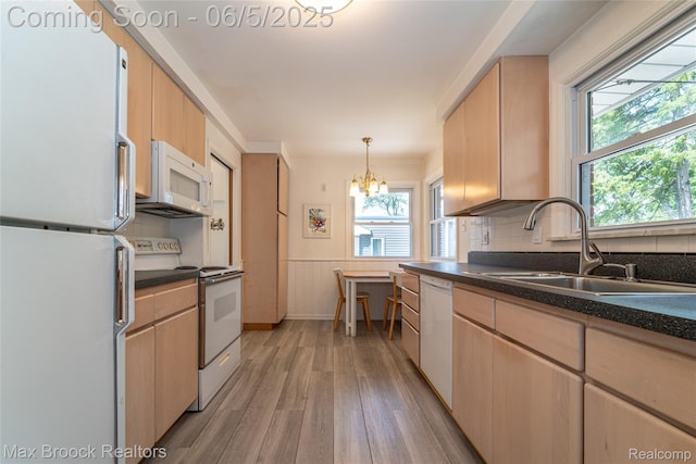 16926 Beverly Rd, Beverly Hills, MI 48025 - kitchen with white appliances, a sink, light wood finished floors, dark countertops, and a chandelier