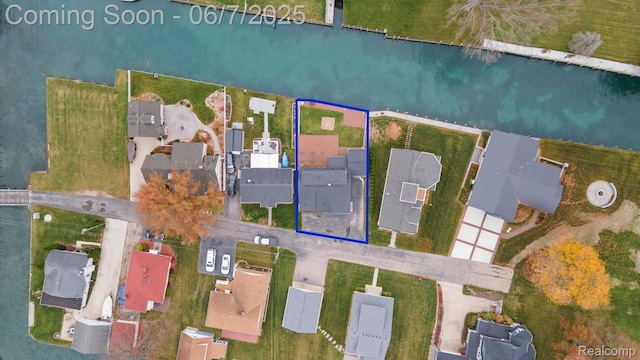 114 Interlochen Dr, Algonac, MI 48001 - aerial overview of property's location featuring property boundaries highlighted, nearby suburban area, and a large body of water