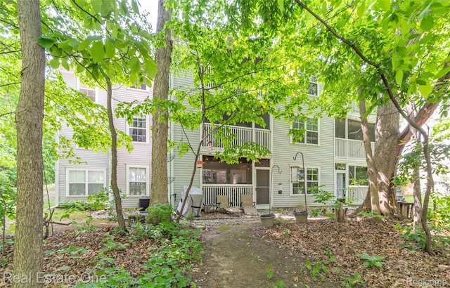 12267 Saint Andrews Way, Fenton, MI 48430 - back of property featuring a sunroom and a balcony
