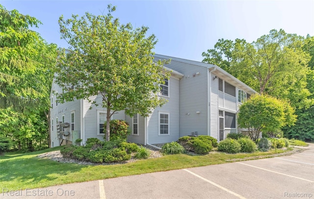 12267 Saint Andrews Way, Fenton, MI 48430 - view of side of home featuring uncovered parking and a yard