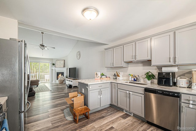816 Nelsons Ridge Dr, Howell, MI 48843 - kitchen featuring appliances with stainless steel finishes, gray cabinets, a sink, and vaulted ceiling