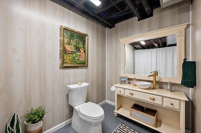 2765 Polson St, Ann Arbor, MI 48105 - bathroom featuring baseboards, toilet, and vanity