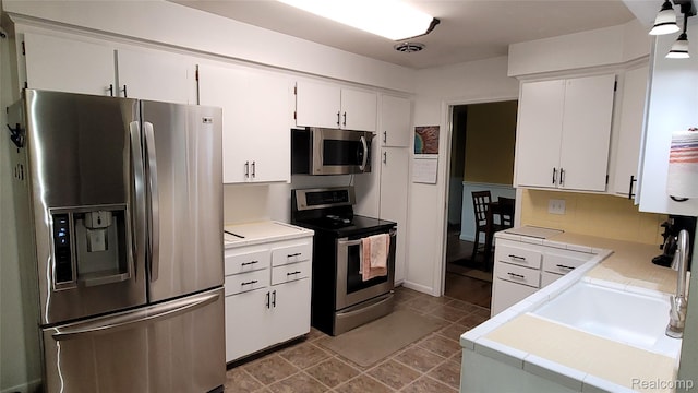 17733 Deering St, Livonia, MI 48152 - photo 11