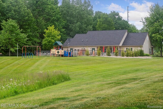 4300 Hampton Ridge Blvd, Howell, MI 48843 - rear view of house featuring a lawn
