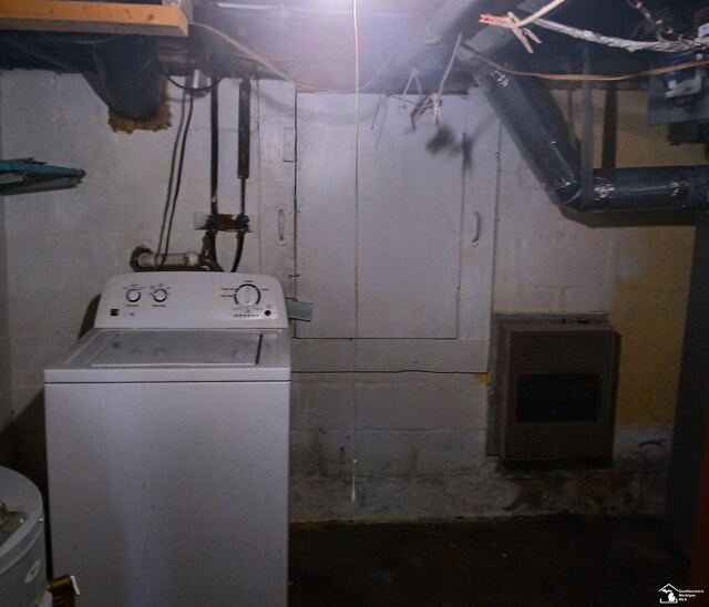 15330 Dayton Rd, Monroe, MI 48161 - laundry room featuring washer / dryer and heating unit
