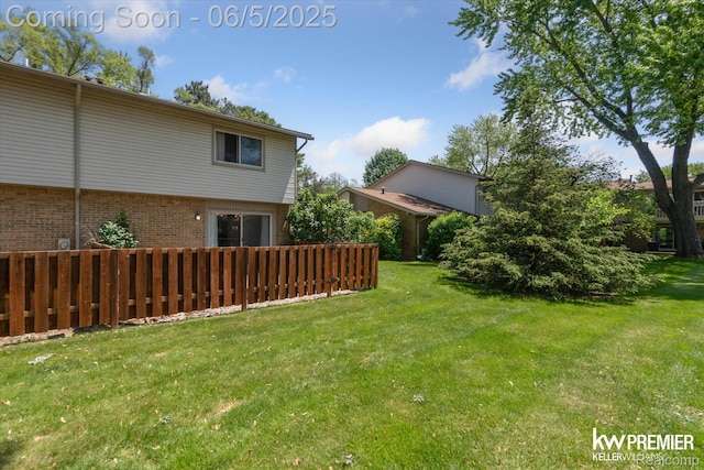 77 Willow Way Unit 13, Waterford, MI 48328 - view of yard