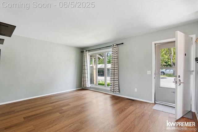 77 Willow Way Unit 13, Waterford, MI 48328 - unfurnished room featuring healthy amount of natural light, wood finished floors, and baseboards
