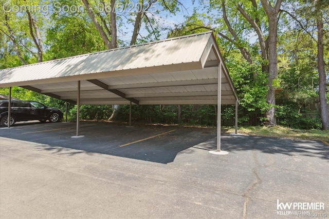 77 Willow Way Unit 13, Waterford, MI 48328 - view of covered parking lot