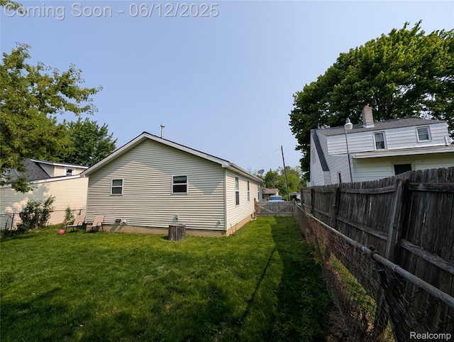 3070 Strong Hts, Grand Blanc, MI 48507 - back of house featuring cooling unit