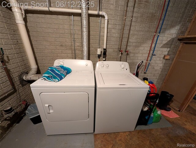 3070 Strong Hts, Grand Blanc, MI 48507 - laundry area featuring washing machine and dryer and concrete block wall