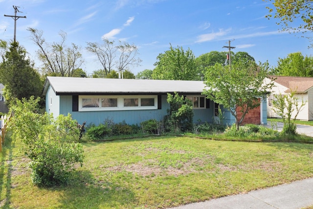 3030 Eastland Rd, Muskegon, MI 49441 - ranch-style house featuring a front lawn
