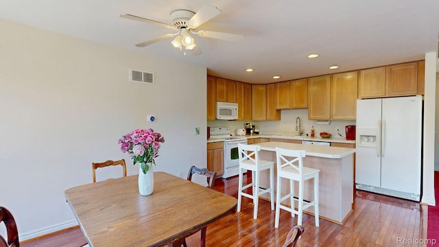 71 Grandview Cir, White Lake, MI 48386 - kitchen featuring white appliances, a sink, a kitchen island, light countertops, and recessed lighting