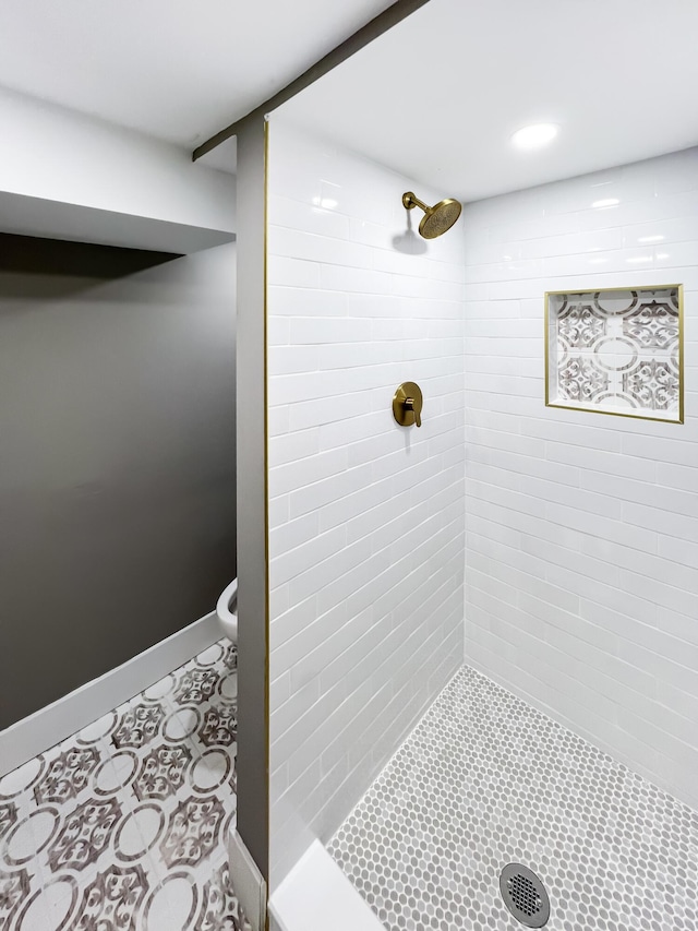 20215 Damman St, Harper Woods, MI 48225 - full bath with a tile shower, baseboards, toilet, and tile patterned flooring
