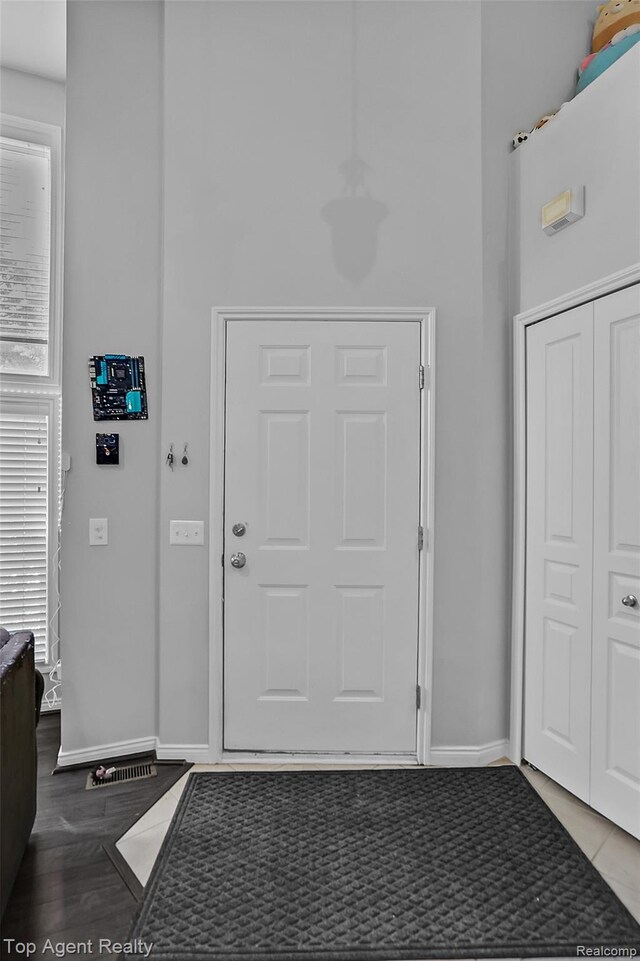 11685 Squiers Blvd, Utica, MI 48315 - entrance foyer featuring baseboards and wood finished floors