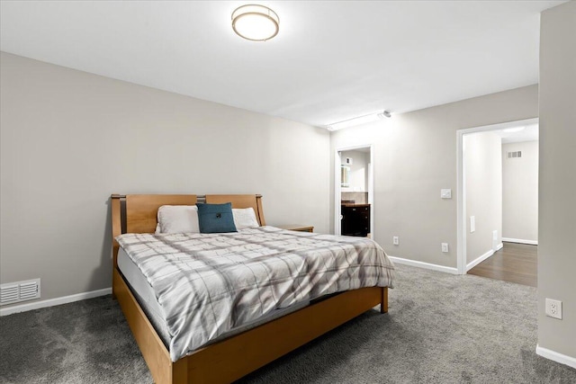 2128 Somerset Rd, Bloomfield Hills, MI 48302 - carpeted bedroom featuring baseboards