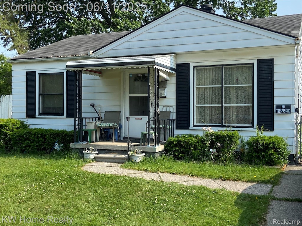 11268 Paige Ave, Warren, MI 48089 - bungalow-style house featuring a front lawn and roof with shingles