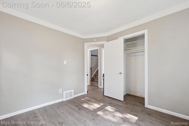 21426 Syracuse Ave, Warren, MI 48091 - unfurnished bedroom featuring wood finished floors, a closet, and baseboards