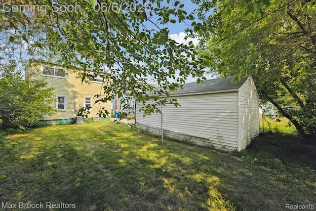 21426 Syracuse Ave, Warren, MI 48091 - view of green lawn
