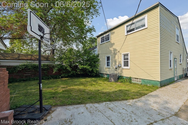 21426 Syracuse Ave, Warren, MI 48091 - view of home's exterior with central air condition unit