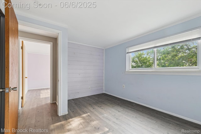 21426 Syracuse Ave, Warren, MI 48091 - unfurnished room with wood finished floors, ornamental molding, and baseboards
