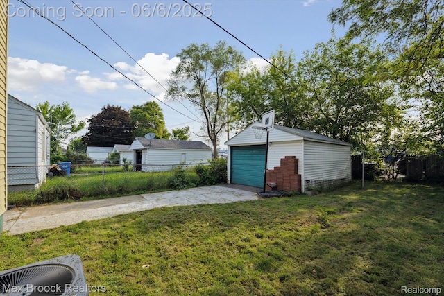 21426 Syracuse Ave, Warren, MI 48091 - view of yard featuring a garage, an outdoor structure, and concrete driveway