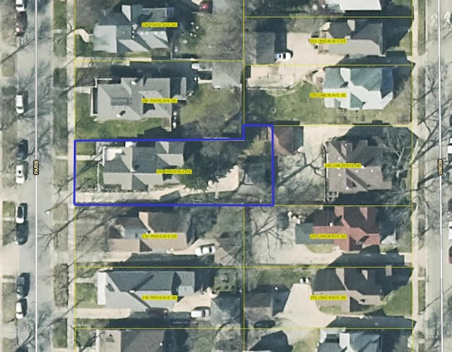 244 Paris Ave SE, Grand Rapids, MI 49503 - aerial overview of property's location