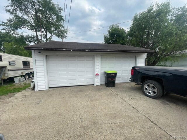 8415 Cappy Ln, Swartz Creek, MI 48473 - view of detached garage