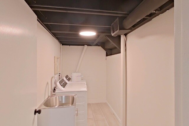 2113 12th St, Wyandotte, MI 48192 - laundry room with washing machine and dryer