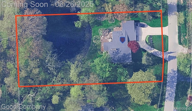 30239 Hickory Ln, Franklin, MI 48025 - aerial overview of property's location with property parcel outlined