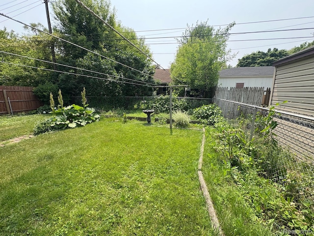 1512 E Evelyn Ave, Hazel Park, MI 48030 - view of yard