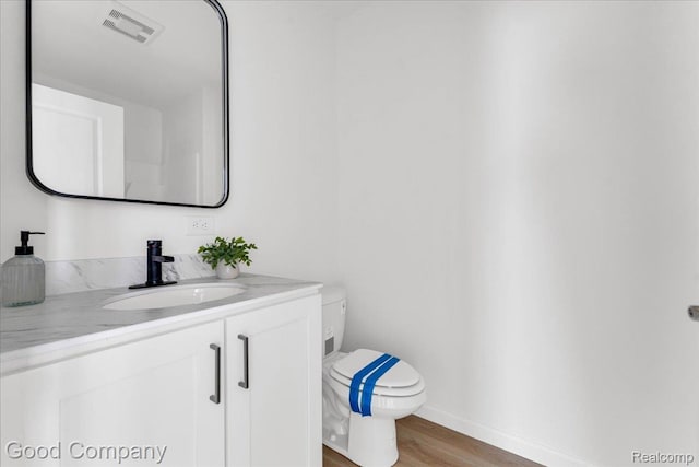 2819 16th St, Detroit, MI 48216 - bathroom with vanity and wood finished floors