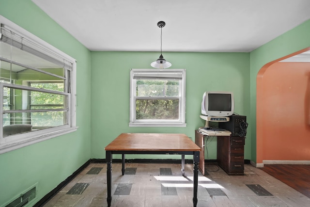 311 Rosehill Rd, Jackson, MI 49202 - home office with baseboards and arched walkways