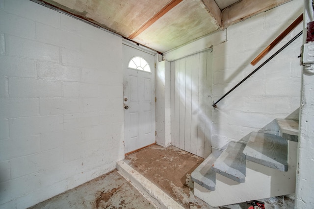 311 Rosehill Rd, Jackson, MI 49202 - foyer featuring concrete floors and concrete block wall