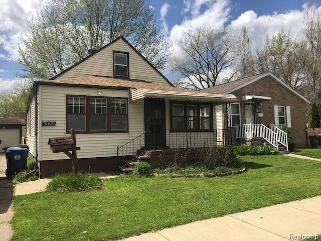 18821 Dalby, Redford, MI 48240 - bungalow-style home featuring a front lawn