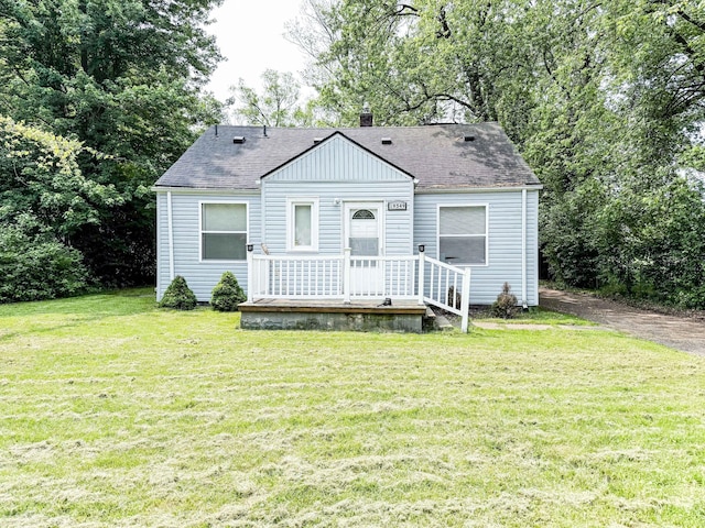 19549 Melrose Ave, Southfield, MI 48075 - bungalow featuring a chimney, roof with shingles, and a front yard