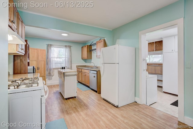 585 Roth Blvd, Clawson, MI 48017 - kitchen featuring white appliances, under cabinet range hood, light wood-style flooring, light countertops, and washer / clothes dryer