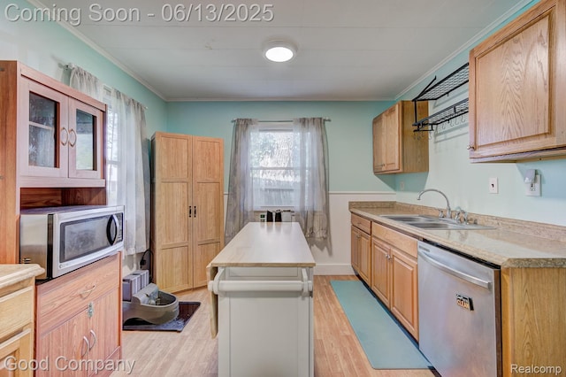 585 Roth Blvd, Clawson, MI 48017 - kitchen featuring appliances with stainless steel finishes, light wood-type flooring, light countertops, ornamental molding, and a kitchen island